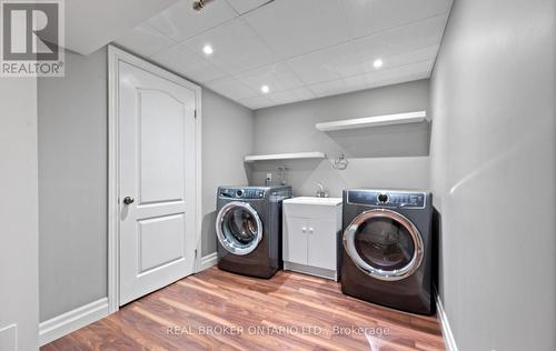 6060 Clover Ridge Crescent, Mississauga, ON - Indoor Photo Showing Laundry Room