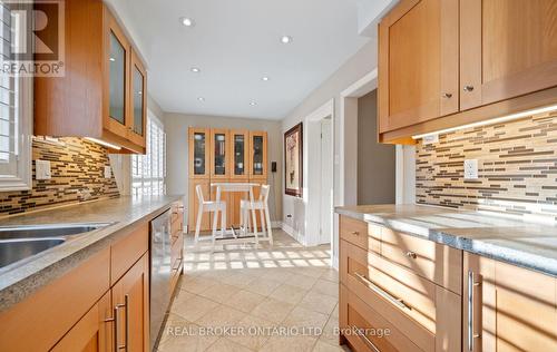 6060 Clover Ridge Crescent, Mississauga, ON - Indoor Photo Showing Kitchen With Double Sink