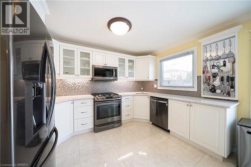 43 Flamingo Drive, Hamilton, ON - Indoor Photo Showing Kitchen With Upgraded Kitchen
