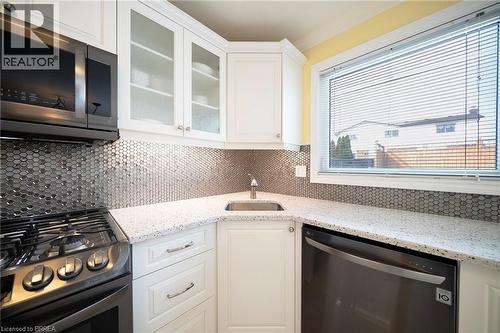 43 Flamingo Drive, Hamilton, ON - Indoor Photo Showing Kitchen