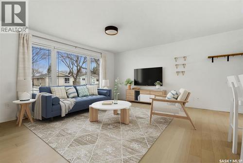 106 Coleman Crescent, Regina, SK - Indoor Photo Showing Living Room