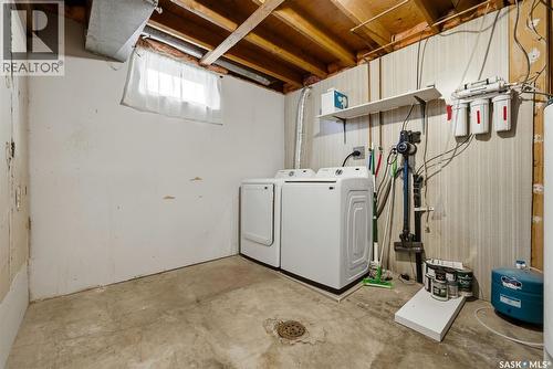 106 Coleman Crescent, Regina, SK - Indoor Photo Showing Laundry Room
