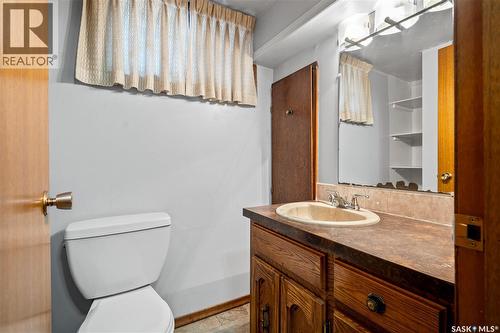 5306 5Th Avenue, Regina, SK - Indoor Photo Showing Bathroom