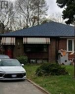 102 BILLINGTON CRESCENT  Toronto, ON M3A 2G6