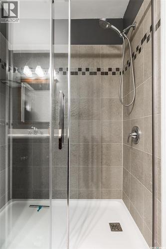 215 Needham Crescent, Saskatoon, SK - Indoor Photo Showing Bathroom