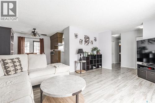 215 Needham Crescent, Saskatoon, SK - Indoor Photo Showing Living Room