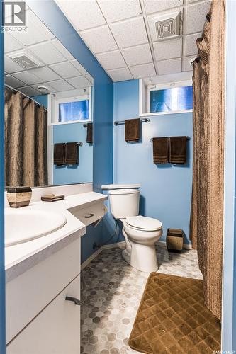 215 Needham Crescent, Saskatoon, SK - Indoor Photo Showing Bathroom