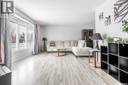 215 Needham Crescent, Saskatoon, SK - Indoor