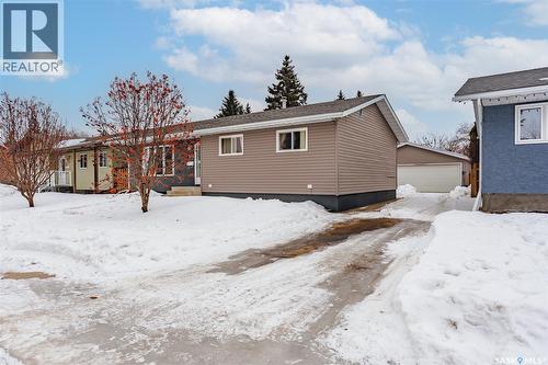 215 Needham Crescent, Saskatoon, SK - Outdoor
