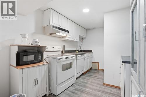 285 Carleton Drive, Saskatoon, SK - Indoor Photo Showing Kitchen