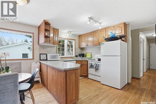 285 Carleton Drive, Saskatoon, SK - Indoor Photo Showing Kitchen