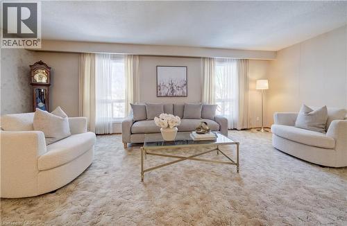 20 Royal Orchard Drive, Kitchener, ON - Indoor Photo Showing Living Room