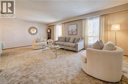 20 Royal Orchard Drive, Kitchener, ON - Indoor Photo Showing Living Room