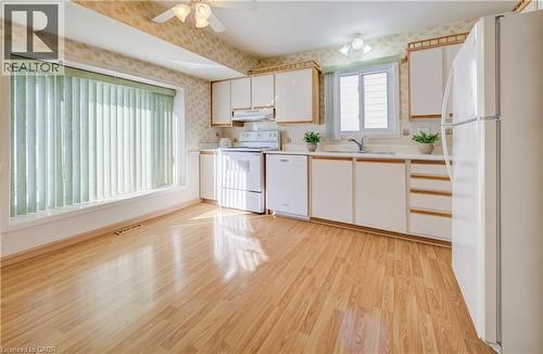 20 Royal Orchard Drive, Kitchener, ON - Indoor Photo Showing Kitchen