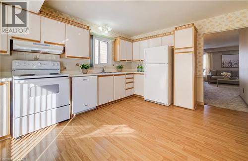 20 Royal Orchard Drive, Kitchener, ON - Indoor Photo Showing Kitchen