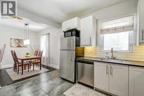 14 Baker Street, Hamilton, ON - Indoor Photo Showing Kitchen