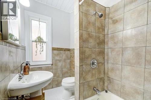 14 Baker Street, Hamilton, ON - Indoor Photo Showing Bathroom