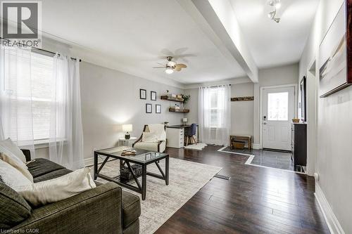 14 Baker Street, Hamilton, ON - Indoor Photo Showing Living Room