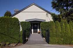535 Falkland Rd  Oak Bay, BC V8S 4L6