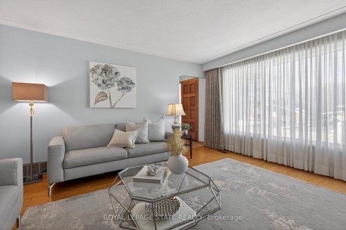 624 Seventh Avenue, Hamilton, ON - Indoor Photo Showing Living Room