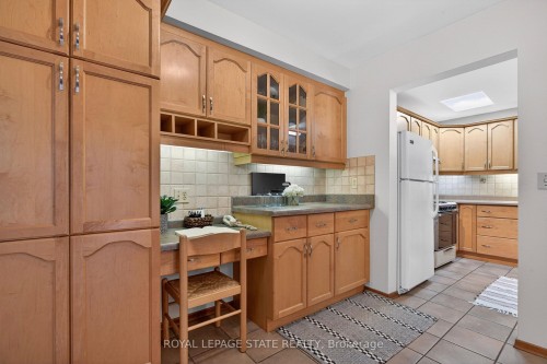 624 Seventh Avenue, Hamilton, ON - Indoor Photo Showing Kitchen