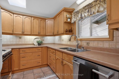 624 Seventh Avenue, Hamilton, ON - Indoor Photo Showing Kitchen With Double Sink