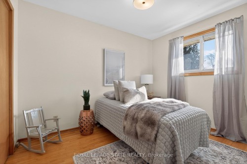 624 Seventh Avenue, Hamilton, ON - Indoor Photo Showing Bedroom