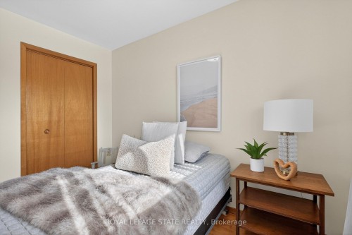 624 Seventh Avenue, Hamilton, ON - Indoor Photo Showing Bedroom