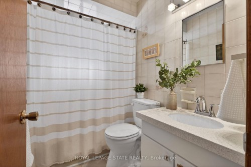 624 Seventh Avenue, Hamilton, ON - Indoor Photo Showing Bathroom