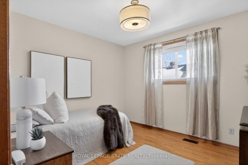 624 Seventh Avenue, Hamilton, ON - Indoor Photo Showing Bedroom
