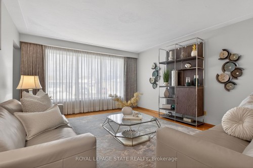 624 Seventh Avenue, Hamilton, ON - Indoor Photo Showing Living Room