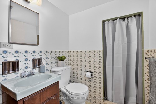 624 Seventh Avenue, Hamilton, ON - Indoor Photo Showing Bathroom
