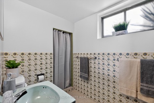 624 Seventh Avenue, Hamilton, ON - Indoor Photo Showing Bathroom