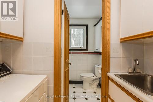 2554 Champlain Road, Tiny, ON - Indoor Photo Showing Laundry Room