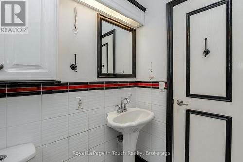 2554 Champlain Road, Tiny, ON - Indoor Photo Showing Bathroom