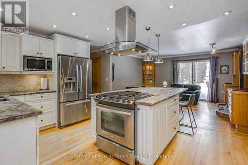 2554 Champlain Road, Tiny, ON - Indoor Photo Showing Kitchen With Upgraded Kitchen