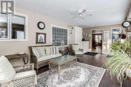 2554 Champlain Road, Tiny, ON - Indoor Photo Showing Living Room