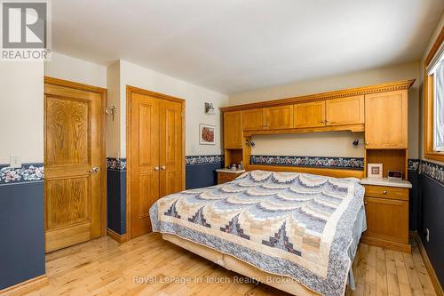 2554 Champlain Road, Tiny, ON - Indoor Photo Showing Bedroom