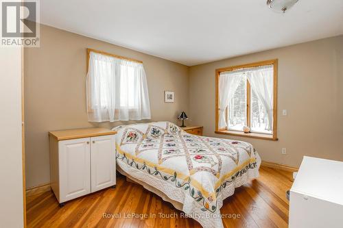 2554 Champlain Road, Tiny, ON - Indoor Photo Showing Bedroom