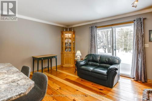 2554 Champlain Road, Tiny, ON - Indoor Photo Showing Living Room