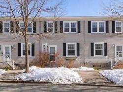 24 Thompson Street  Dartmouth, NS B2Y 2Y1