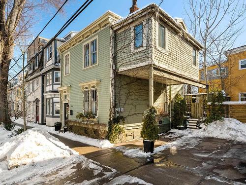 5742 Victoria Road  Halifax, NS B3H 1N2