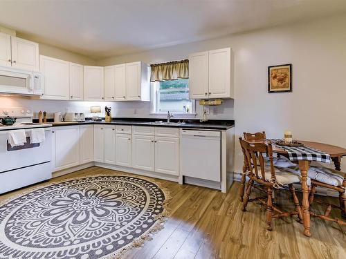 1353 Pinecrest Drive, Coldbrook, NS 