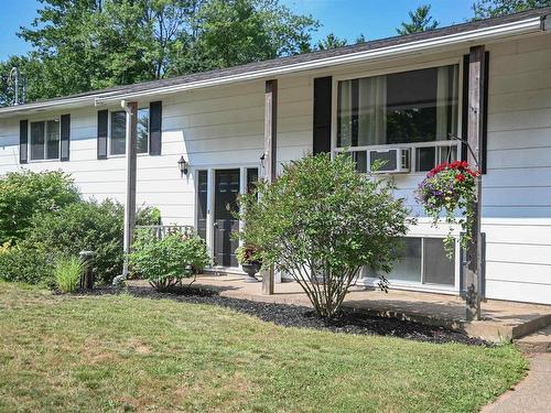 1353 Pinecrest Drive, Coldbrook, NS 