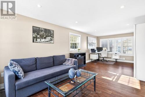 15 Belair Drive, Hamilton, ON - Indoor Photo Showing Living Room