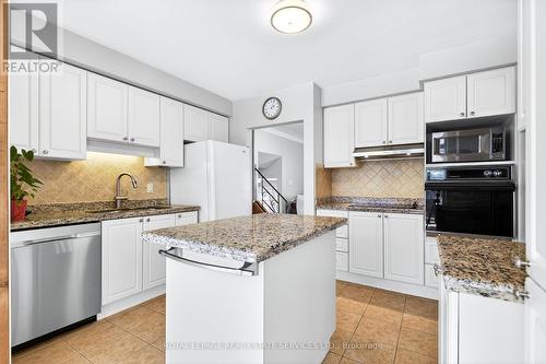 15 Belair Drive, Hamilton, ON - Indoor Photo Showing Kitchen With Upgraded Kitchen