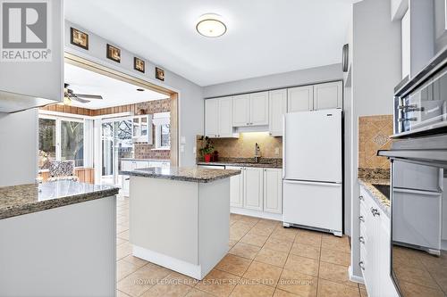 15 Belair Drive, Hamilton, ON - Indoor Photo Showing Kitchen
