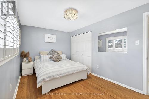 15 Belair Drive, Hamilton, ON - Indoor Photo Showing Bedroom