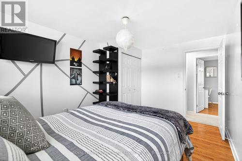 15 Belair Drive, Hamilton, ON - Indoor Photo Showing Bedroom