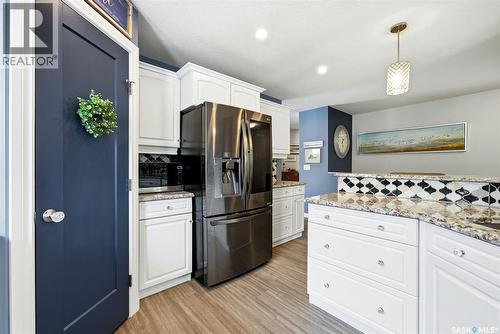 52 Kensington Crescent, Regina, SK - Indoor Photo Showing Kitchen